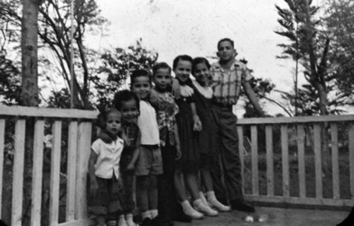 Al Frente de la casa, Campo Shell, Jacques, Lucy, Dorothy, Gerardus, Rouel, Elsbeth, Joyce, 1955